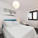 Trabakul Zadarvillas *