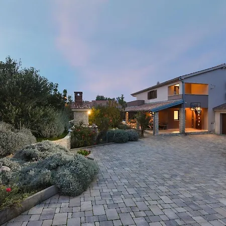 Trabakul Zadarvillas Vila *