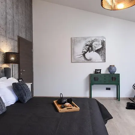 Trabakul Zadarvillas *