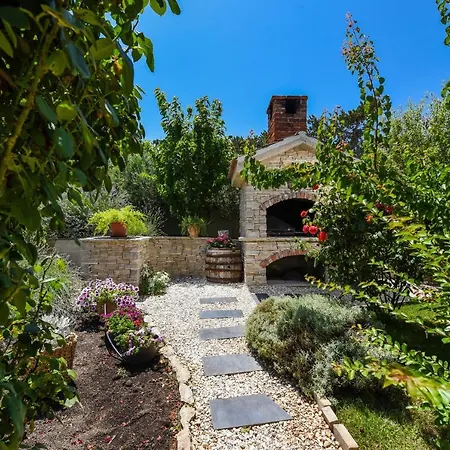 Trabakul Zadarvillas Vila *