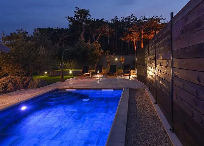 Trabakul Zadarvillas *