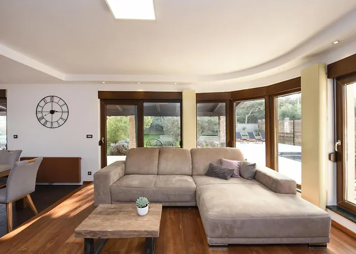 Trabakul Zadarvillas *