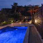 Trabakul Zadarvillas *