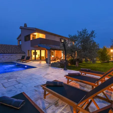 Trabakul Zadarvillas *