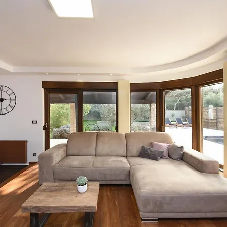 Trabakul Zadarvillas *