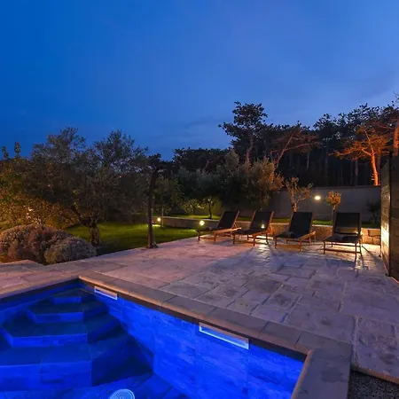 ヴィラ Trabakul Zadarvillas *